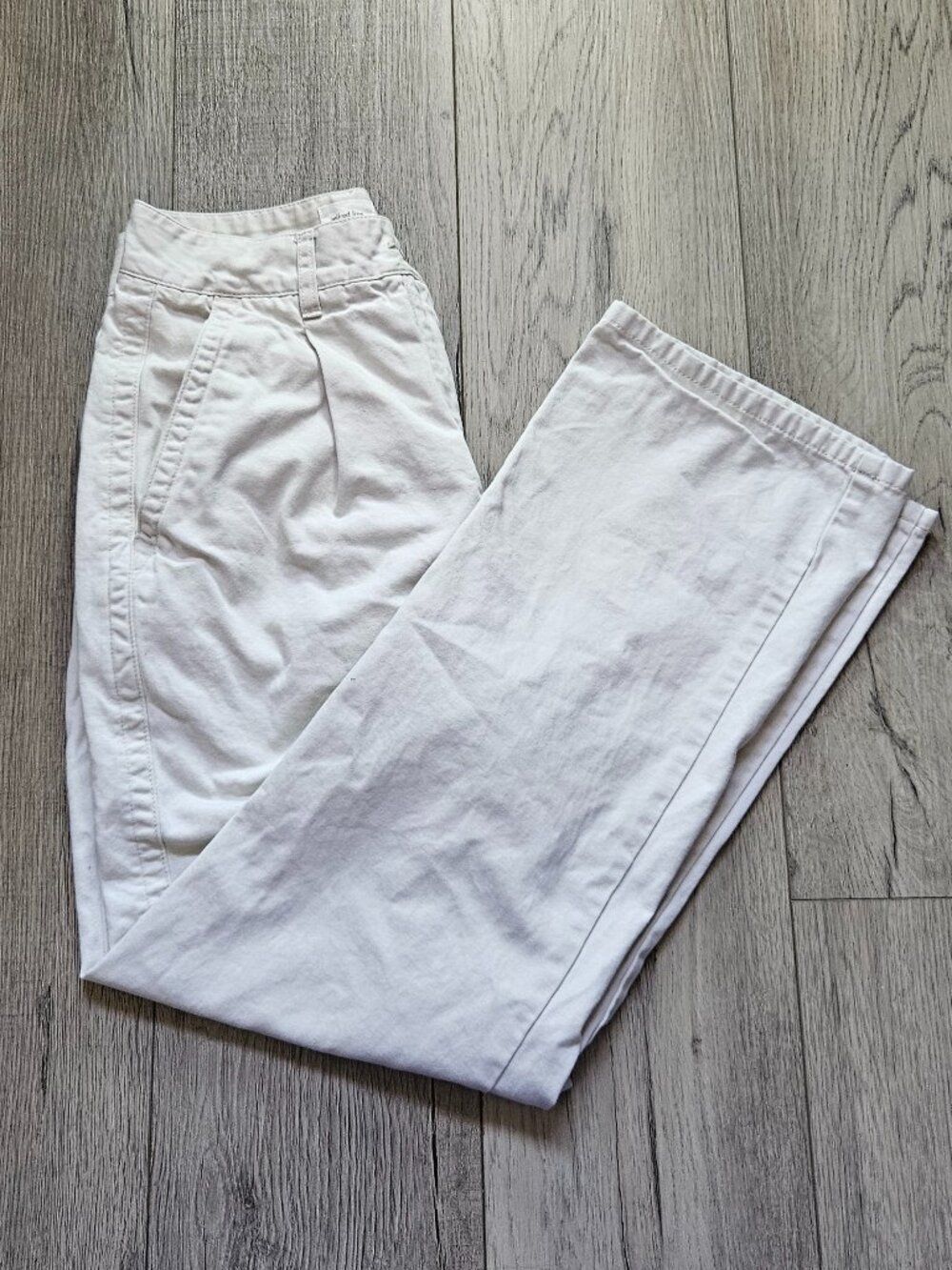 Aritzia Wilfred Free Womens Size 6 Off White Pleated Cotton Chino Pants Bone 6